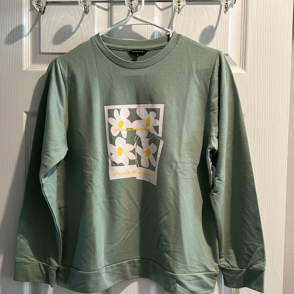 Women sweater long leaves